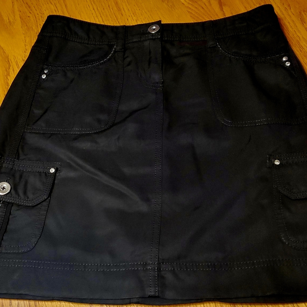 Classic Cargo "mini" Skirt in deep black!